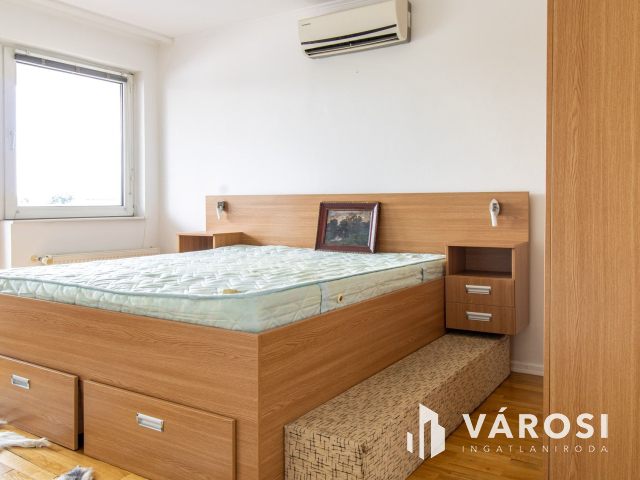 ELADÓ ipari ingatlan 4 db lakással és 2 db műhellyel!