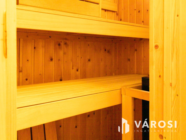 ELADÓ ipari ingatlan 4 db lakással és 2 db műhellyel!