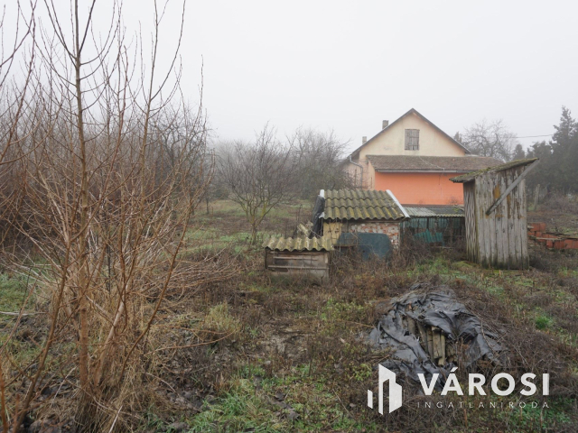 Tanya eladó Szanazug közelében