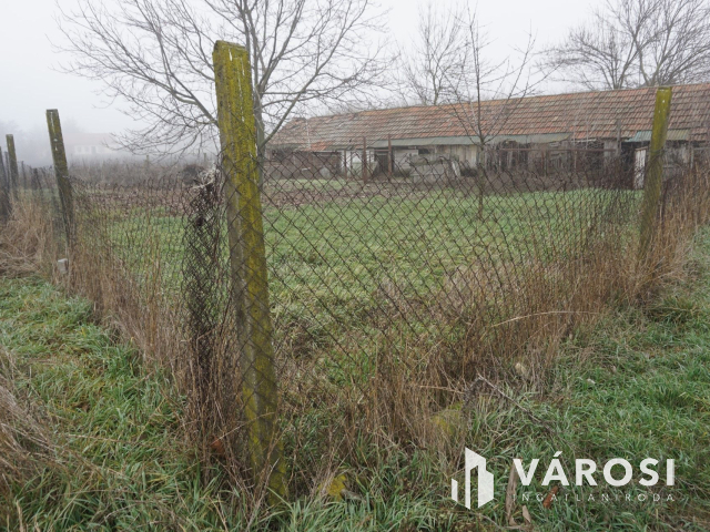 Tanya eladó Szanazug közelében