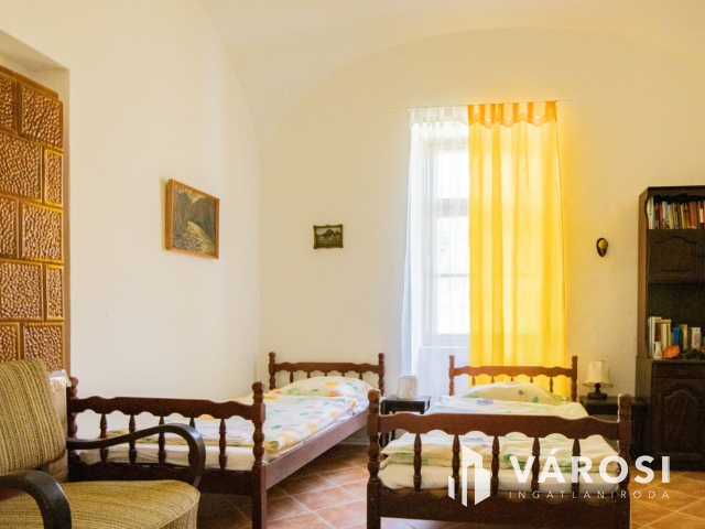 Részben felújított nemesi kúria, udvarház!