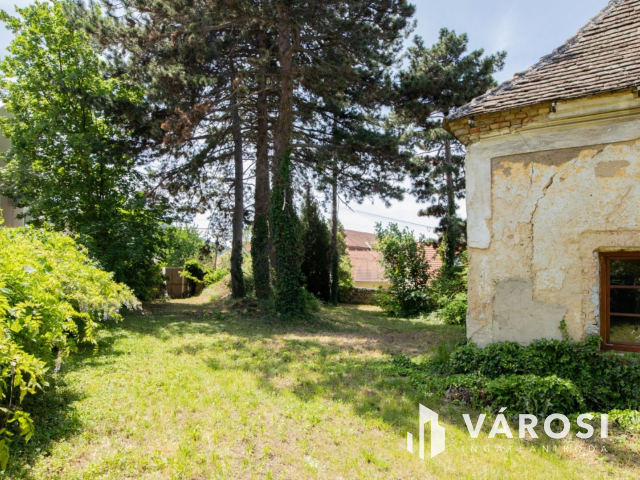 Részben felújított nemesi kúria, udvarház!