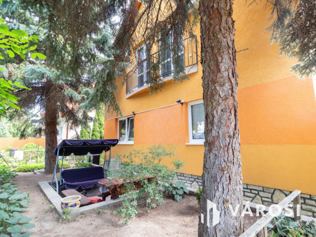 Eladó 6 lakásos családi ház Siófokon