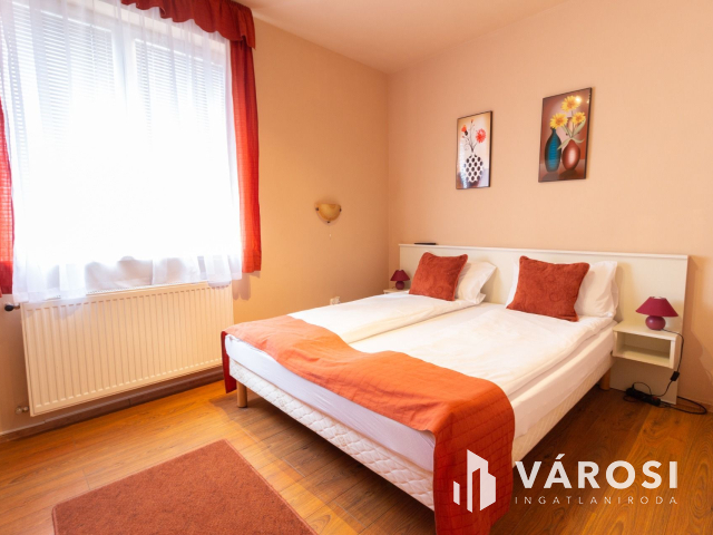 Eladó 6 lakásos családi ház Siófokon