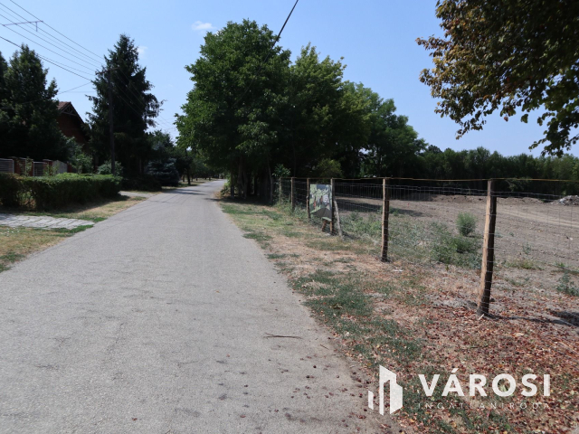 Szőreg kiváló részén, belterületi építési telek!