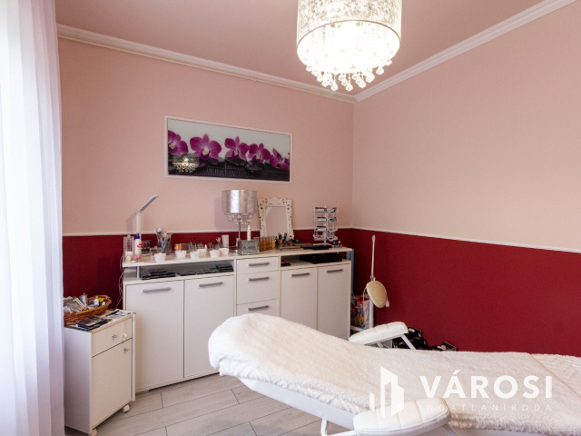 Mindszent központjától 5 perc sétára.