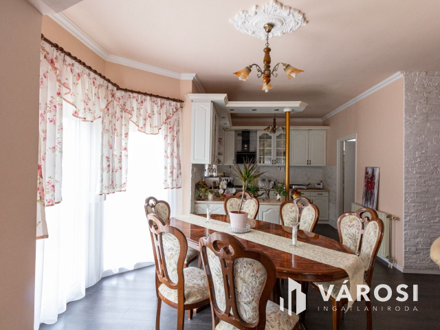 Mindszent központjától 5 perc sétára.