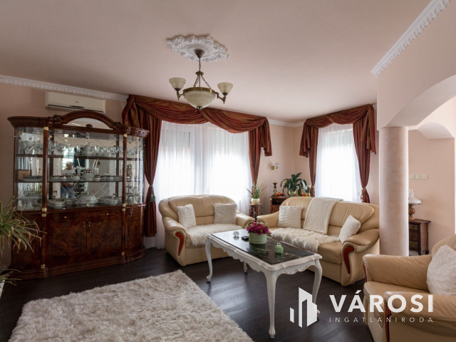 Mindszent központjától 5 perc sétára.