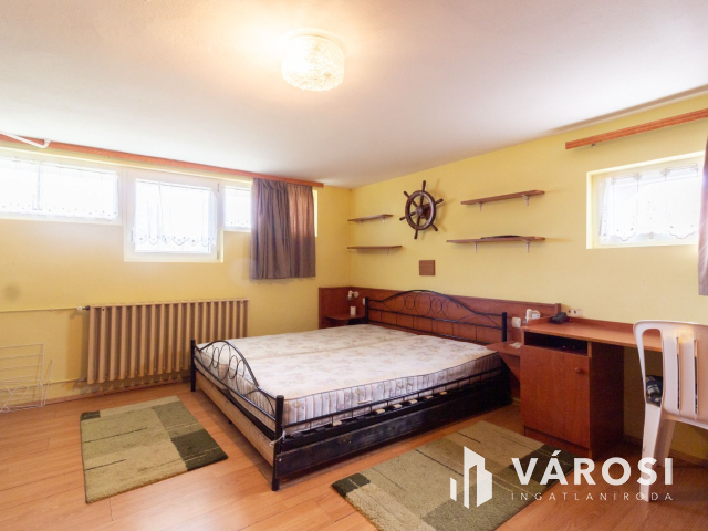 Eladó 3 szintes családi ház Zamárdiban