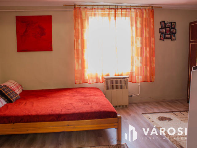 Béketelepi 2 generációs családi ház