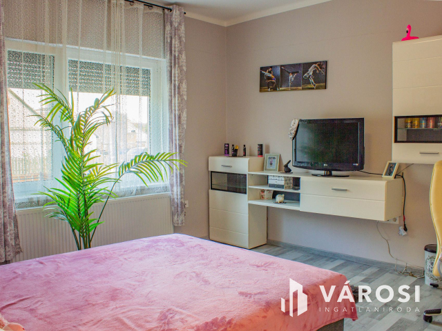 Béketelepi 2 generációs családi ház