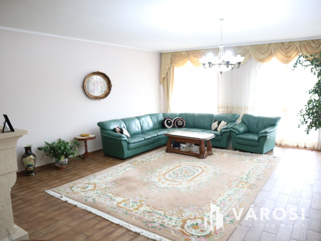 Exkluzív kétgenerációs családi ház Móra városrészen!