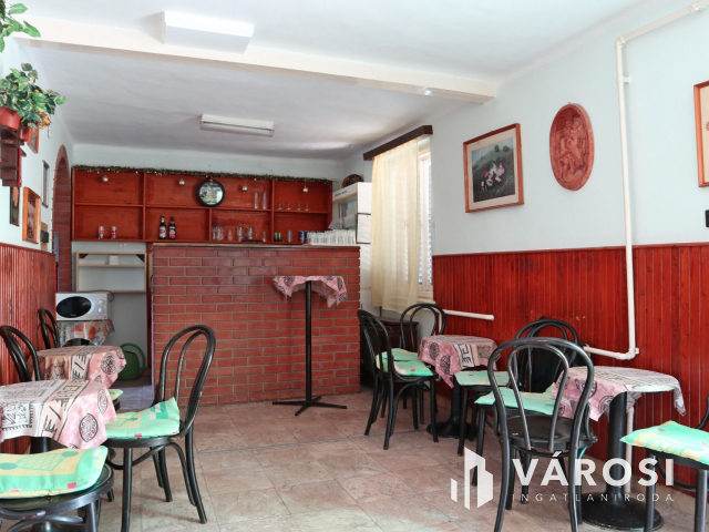 Vendéglátó vagy lakóhelyiség a Vár közelében