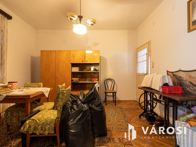 Hatalmas építési telek lakható épülettel Kerepesen!