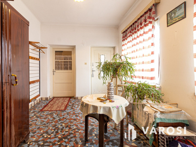 Hatalmas építési telek lakható épülettel Kerepesen!