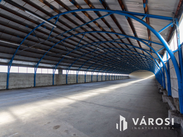 1080 m2-es csarnok raktározásra kiadó