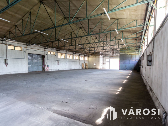 Eladó telephely: irodaház és csarnokok