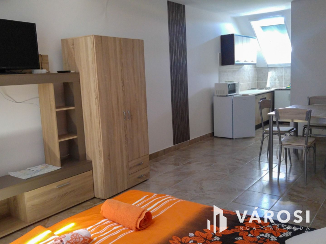 15 apartmanból álló apartmanház Siófokon