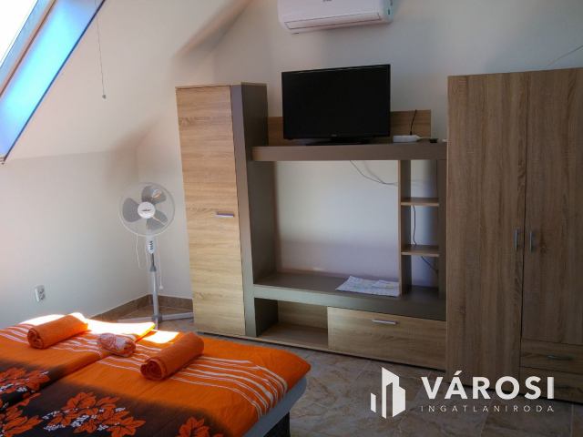 15 apartmanból álló apartmanház Siófokon
