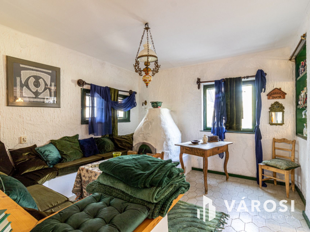 5700 m2-es telek nagy házzal, melléképületekkel Ladánybenén!