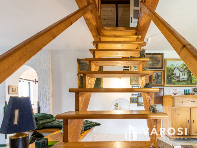 5700 m2-es telek nagy házzal, melléképületekkel Ladánybenén!