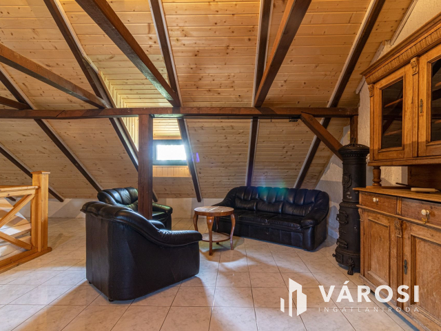 5700 m2-es telek nagy házzal, melléképületekkel Ladánybenén!