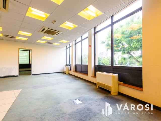 Tágas, világos irodahelyiség kiadó Békásmegyeren