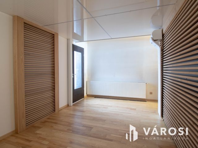 Forgalmas útvonalon 178 m2-es, igényesen felújított ingatlan