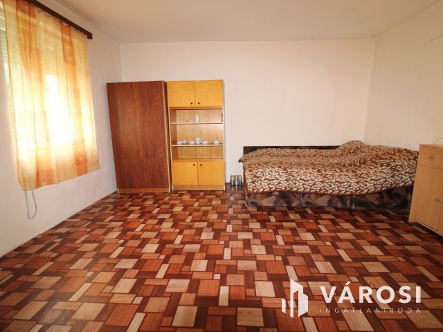 2 szobás ház Kunágotán, nagy telekkel.