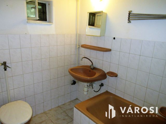 Szentesen Rákóczi utcán családi ház!