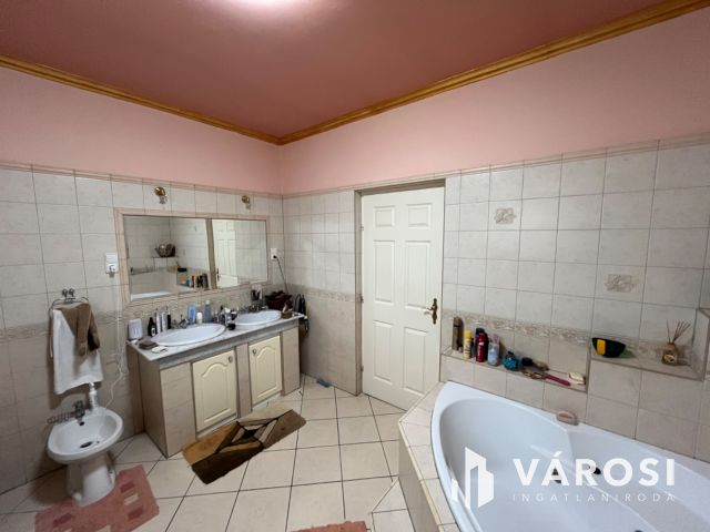 Debrecen Csendes Madárdalos Részén Szép Családi Otthon