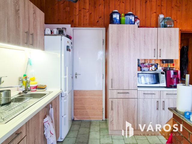 Eladó 4 szobás lakás, kertkapcsolattal