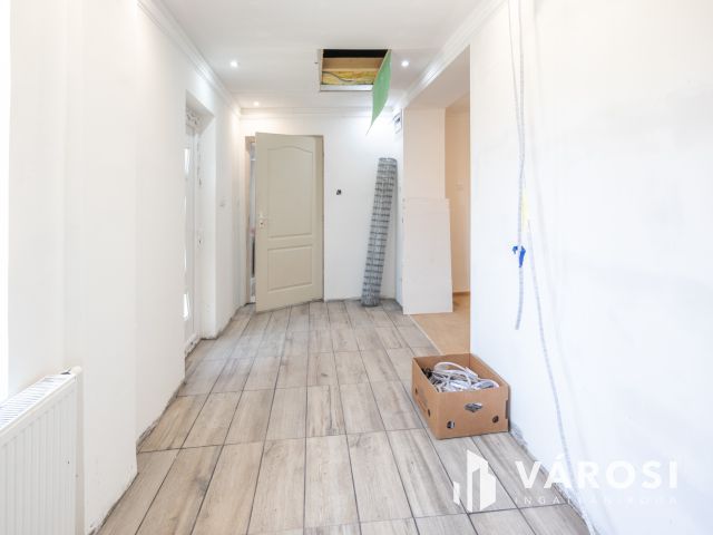 Két generációs 5 szobás családi ház Tápén