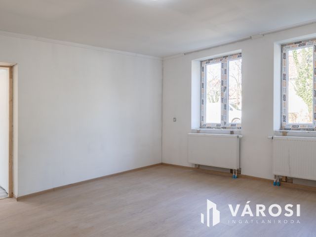 Két generációs 5 szobás családi ház Tápén