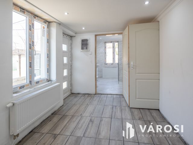 Két generációs 5 szobás családi ház Tápén