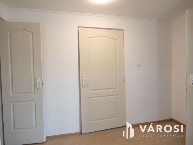 Két generációs 5 szobás családi ház Tápén