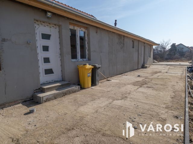 Két generációs 5 szobás családi ház Tápén