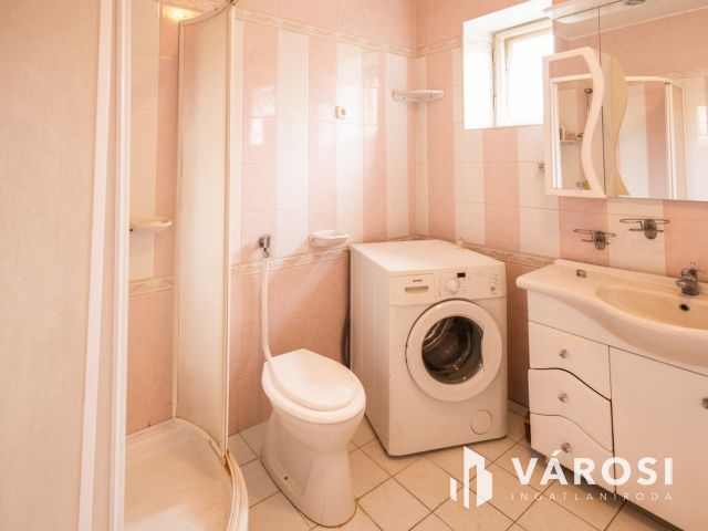 Apartmanház néhány lépésre a Várfürdőtől és a Kastélytól