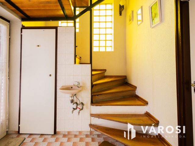 Apartmanház néhány lépésre a Várfürdőtől és a Kastélytól