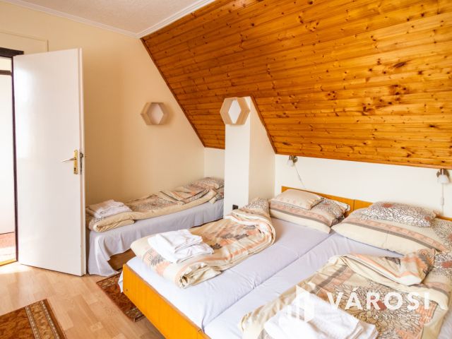 Apartmanház néhány lépésre a Várfürdőtől és a Kastélytól