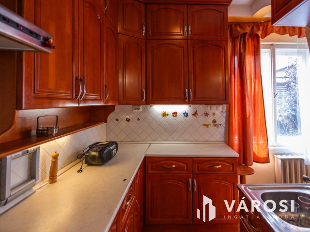 Apartmanház néhány lépésre a Várfürdőtől és a Kastélytól