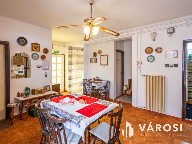 Apartmanház néhány lépésre a Várfürdőtől és a Kastélytól