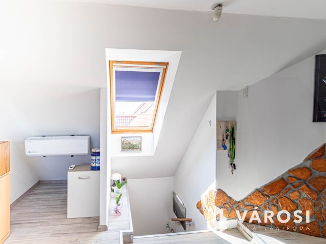 Stílusos, tágas tégla lakás, modern belső térrel