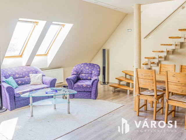 Belváros peremén fényárban úszó 2 fürdős