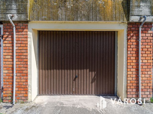 Garázs eladó az Olajos utca környékén