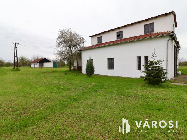 Eladó „hacienda”  Battonyán