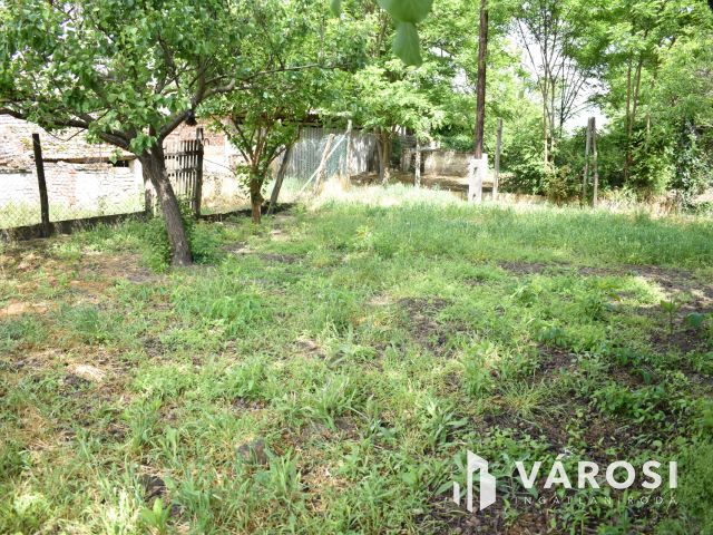 Egyedi stílus, tégla falazat, tágas terek Eleken!