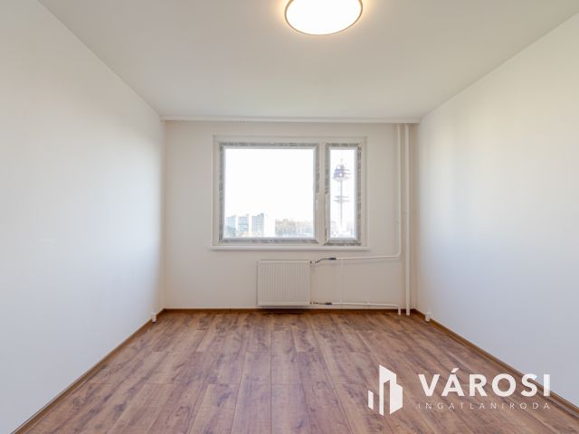 TELJESEN FELÚJÍTOTT 2 SZOBÁS PANEL LAKÁS A GÁZ UTCÁBAN