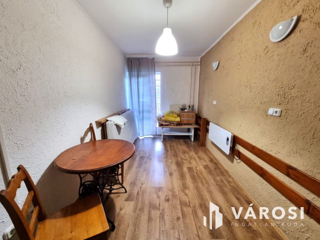 Toszkán hangulatú VíZPARTI HÁZ fürdőövezetben, napelemekkel