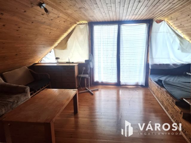 Toszkán hangulatú VíZPARTI HÁZ fürdőövezetben, napelemekkel